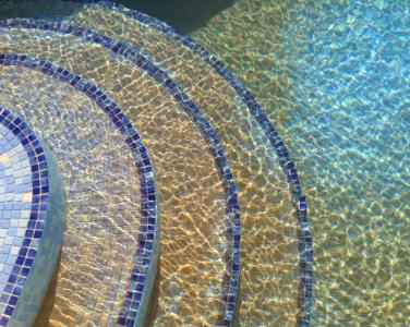 Ha llovido barro en mi piscina ¿Cómo la puedo limpiar?